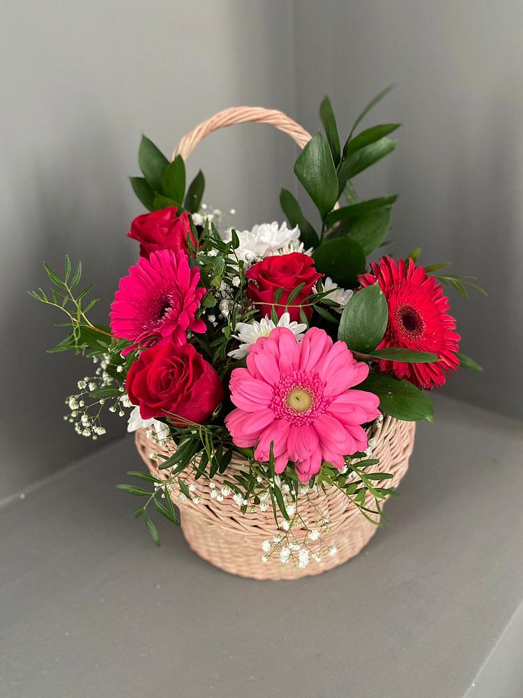 Цветочная композиция из Розы, Хризантемы и Герберы в корзине в Просянке