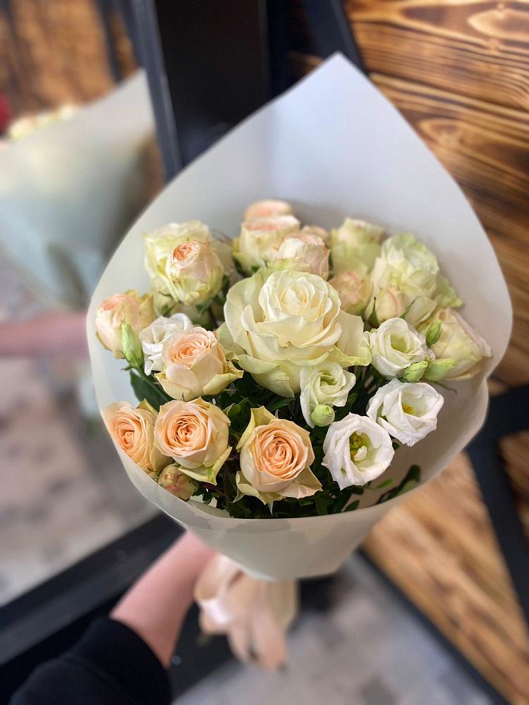 Букет цветов из: Розы и Лизиантусы в Просянке